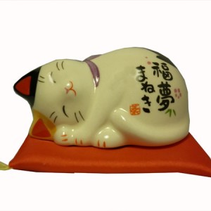 Chat maneki neko, en porcelaine, du japon