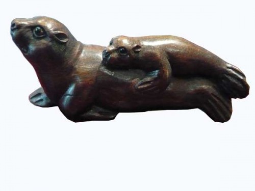 netsuke-famille-loutre-bois