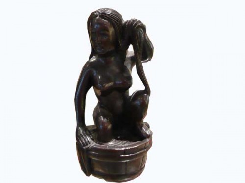 Femme nue en bois