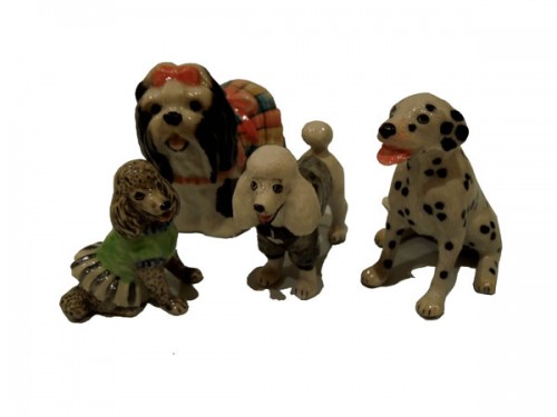 Chiens en porcelaine