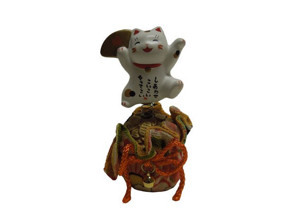 Chat-maneki-neko-sur-sac