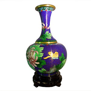 Vase cloisonné bleu papillon . Forme panse ronde, avec col étroit.