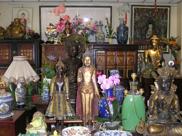 Photo boutique meubles et bouddhas