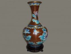 Jarre, vase, en cloisonné ou émail sur cuivre.